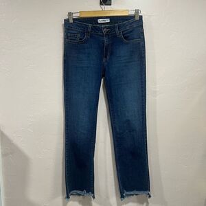 Hi-Low Straight Leg Frayed Hem Denim Pants in Medium Wash